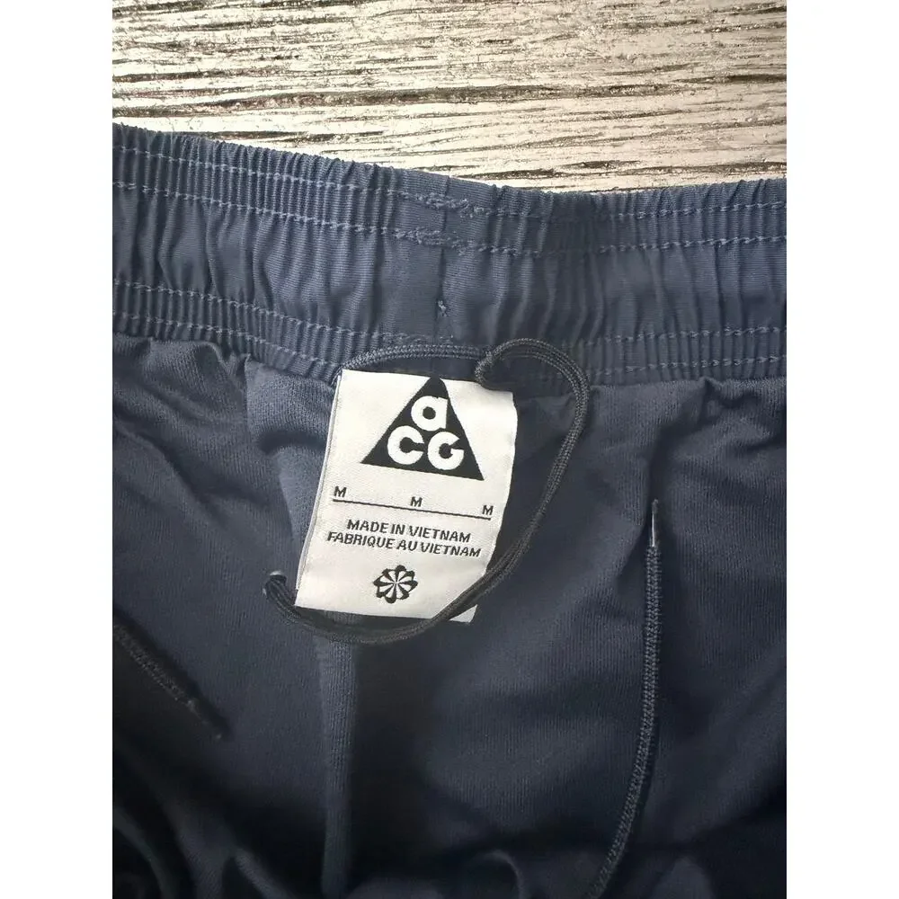 Nike ACG Men’s size M Navy Performance Shorts